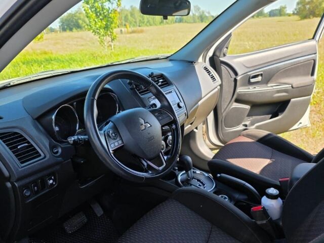 Білий Міцубісі АСХ, об'ємом двигуна 2 л та пробігом 107 тис. км за 12800 $, фото 6 на Automoto.ua