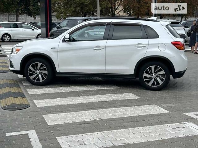 Белый Мицубиси АСХ, объемом двигателя 2 л и пробегом 89 тыс. км за 13100 $, фото 2 на Automoto.ua