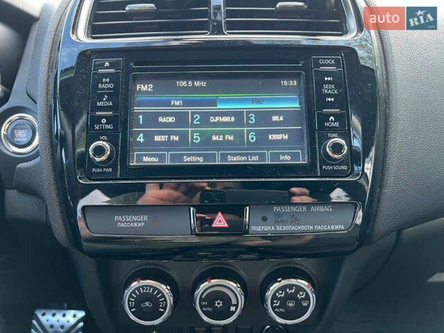 Белый Мицубиси АСХ, объемом двигателя 2 л и пробегом 85 тыс. км за 18000 $, фото 4 на Automoto.ua