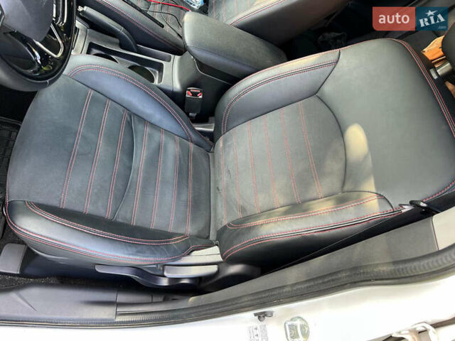 Белый Мицубиси АСХ, объемом двигателя 2 л и пробегом 85 тыс. км за 18000 $, фото 8 на Automoto.ua