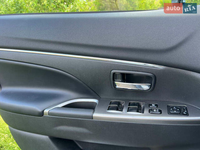 Белый Мицубиси АСХ, объемом двигателя 2 л и пробегом 85 тыс. км за 18000 $, фото 5 на Automoto.ua