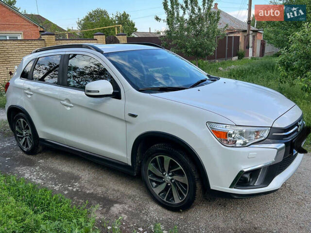 Белый Мицубиси АСХ, объемом двигателя 2 л и пробегом 85 тыс. км за 18000 $, фото 1 на Automoto.ua