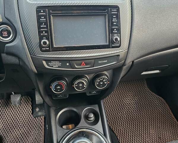 Белый Мицубиси АСХ, объемом двигателя 1.59 л и пробегом 156 тыс. км за 12000 $, фото 14 на Automoto.ua