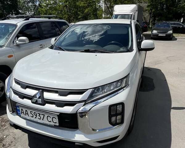 Белый Мицубиси АСХ, объемом двигателя 1.59 л и пробегом 118 тыс. км за 16200 $, фото 2 на Automoto.ua