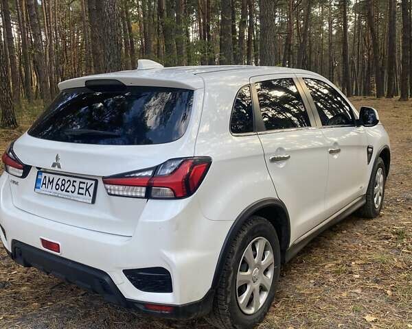 Белый Мицубиси АСХ, объемом двигателя 1.59 л и пробегом 85 тыс. км за 17200 $, фото 2 на Automoto.ua