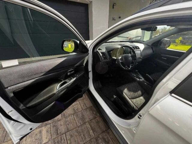 Мицубиси АСХ 2020 в Киеве на Automoto.ua Белый Мицубиси АСХ, объемом двигателя 2 л и пробегом 101 тыс. км за 12200 $, фото 9 на Automoto.ua