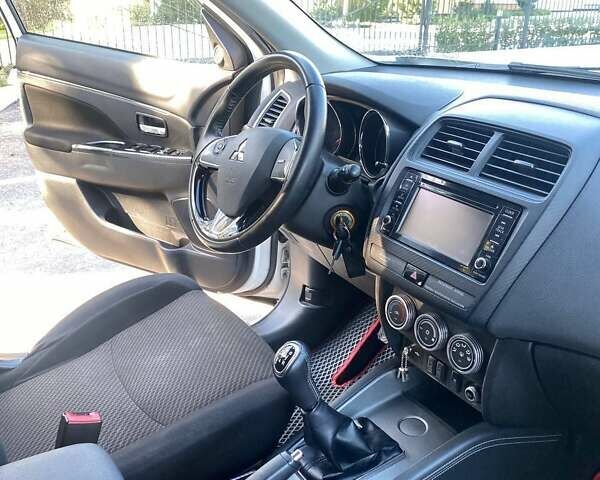 Белый Мицубиси АСХ, объемом двигателя 1.59 л и пробегом 83 тыс. км за 17900 $, фото 17 на Automoto.ua