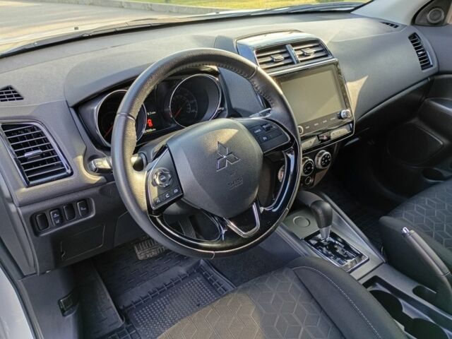 Белый Мицубиси АСХ, объемом двигателя 2 л и пробегом 90 тыс. км за 16500 $, фото 7 на Automoto.ua