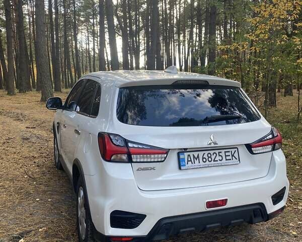 Белый Мицубиси АСХ, объемом двигателя 1.59 л и пробегом 85 тыс. км за 17200 $, фото 4 на Automoto.ua