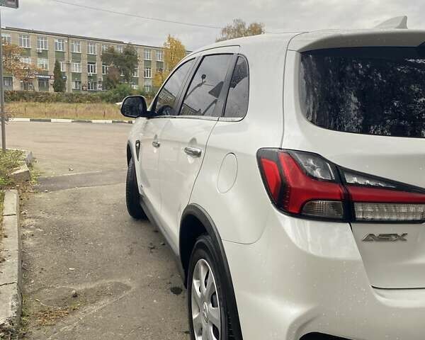 Белый Мицубиси АСХ, объемом двигателя 1.59 л и пробегом 85 тыс. км за 17200 $, фото 9 на Automoto.ua