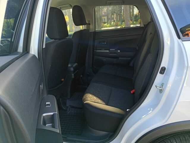 Белый Мицубиси АСХ, объемом двигателя 2 л и пробегом 90 тыс. км за 16500 $, фото 6 на Automoto.ua