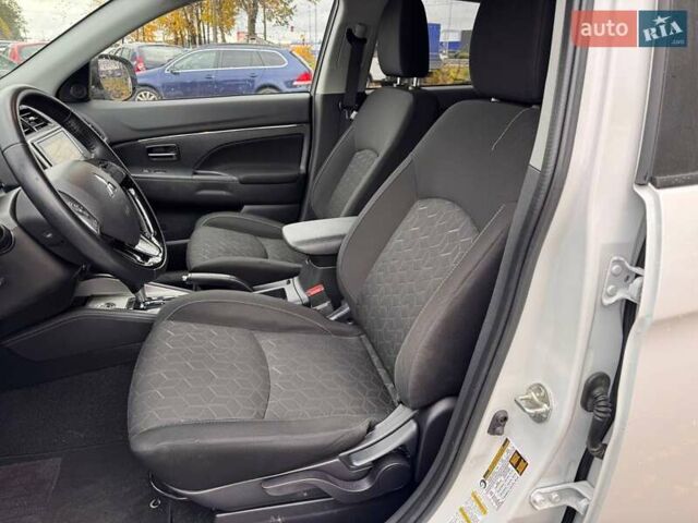 Білий Міцубісі АСХ, об'ємом двигуна 2.4 л та пробігом 136 тис. км за 17500 $, фото 5 на Automoto.ua