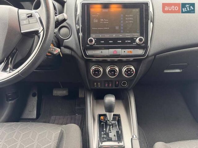 Білий Міцубісі АСХ, об'ємом двигуна 2.4 л та пробігом 136 тис. км за 17500 $, фото 3 на Automoto.ua