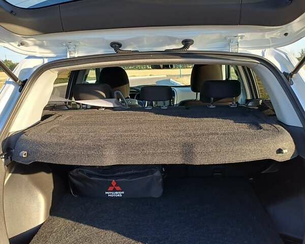 Белый Мицубиси АСХ, объемом двигателя 1.6 л и пробегом 61 тыс. км за 17300 $, фото 31 на Automoto.ua