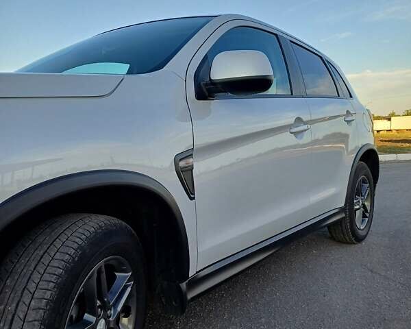 Белый Мицубиси АСХ, объемом двигателя 1.6 л и пробегом 61 тыс. км за 17300 $, фото 8 на Automoto.ua