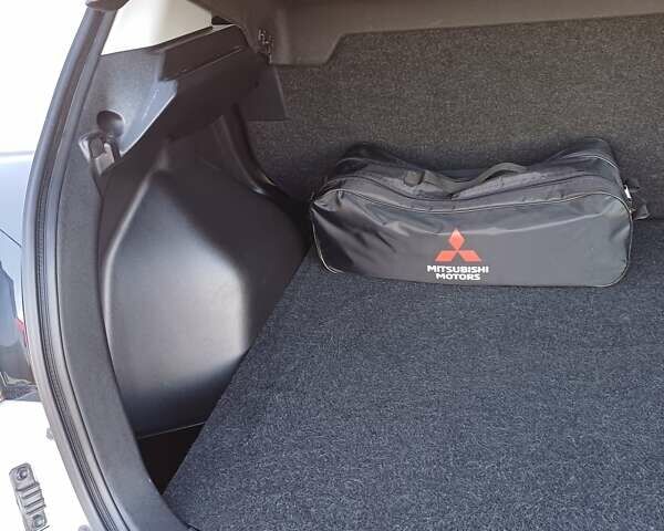 Белый Мицубиси АСХ, объемом двигателя 1.6 л и пробегом 61 тыс. км за 17300 $, фото 40 на Automoto.ua