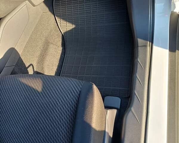 Белый Мицубиси АСХ, объемом двигателя 1.6 л и пробегом 61 тыс. км за 17300 $, фото 51 на Automoto.ua