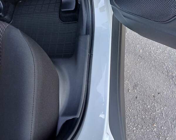 Белый Мицубиси АСХ, объемом двигателя 1.6 л и пробегом 61 тыс. км за 17300 $, фото 52 на Automoto.ua