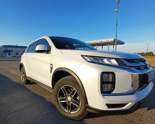 Белый Мицубиси АСХ, объемом двигателя 1.6 л и пробегом 61 тыс. км за 17300 $, фото 1 на Automoto.ua