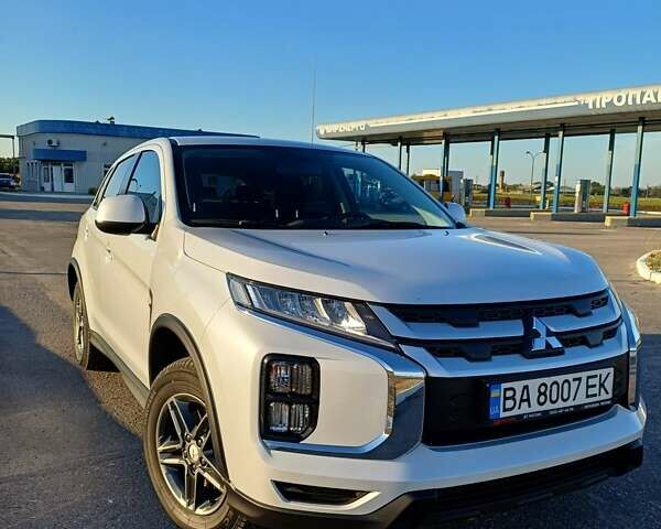 Белый Мицубиси АСХ, объемом двигателя 1.6 л и пробегом 45 тыс. км за 17800 $, фото 1 на Automoto.ua