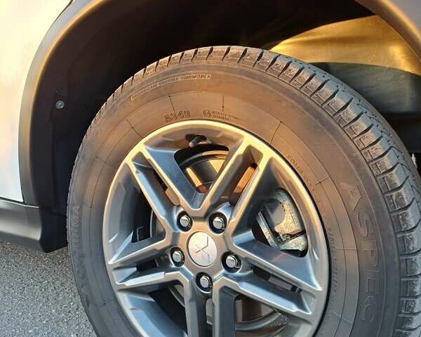 Белый Мицубиси АСХ, объемом двигателя 1.6 л и пробегом 61 тыс. км за 17300 $, фото 29 на Automoto.ua