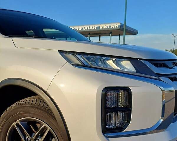 Белый Мицубиси АСХ, объемом двигателя 1.6 л и пробегом 61 тыс. км за 17300 $, фото 7 на Automoto.ua