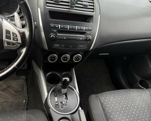 Черный Мицубиси АСХ, объемом двигателя 1.8 л и пробегом 150 тыс. км за 7800 $, фото 16 на Automoto.ua