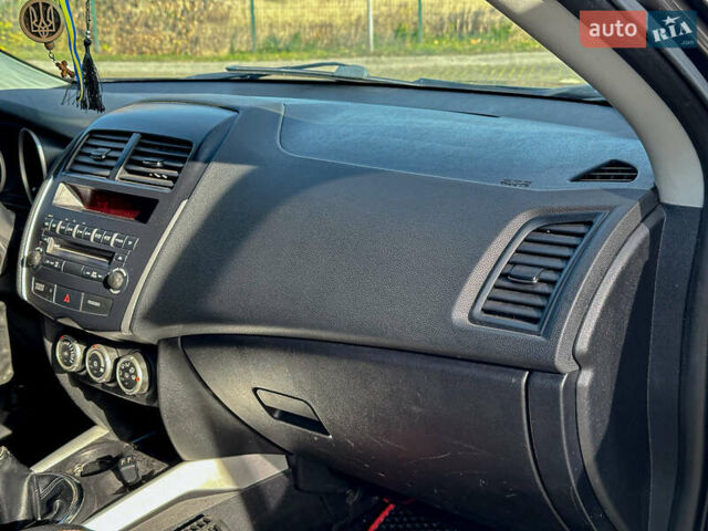 Черный Мицубиси АСХ, объемом двигателя 1.8 л и пробегом 253 тыс. км за 8200 $, фото 87 на Automoto.ua