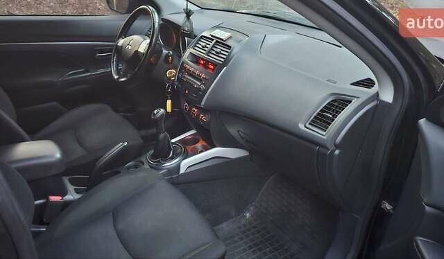 Черный Мицубиси АСХ, объемом двигателя 1.59 л и пробегом 226 тыс. км за 8700 $, фото 6 на Automoto.ua