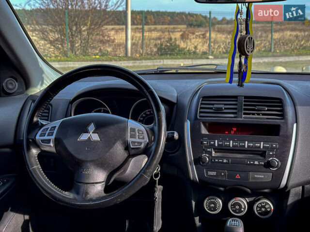 Черный Мицубиси АСХ, объемом двигателя 1.8 л и пробегом 253 тыс. км за 8200 $, фото 74 на Automoto.ua