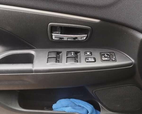 Черный Мицубиси АСХ, объемом двигателя 1.8 л и пробегом 246 тыс. км за 10500 $, фото 5 на Automoto.ua