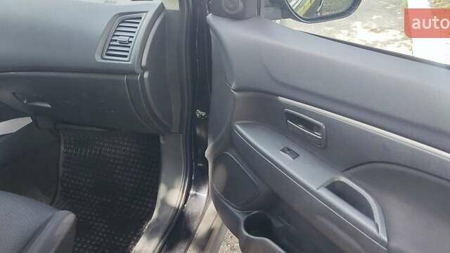 Черный Мицубиси АСХ, объемом двигателя 1.8 л и пробегом 134 тыс. км за 9200 $, фото 16 на Automoto.ua