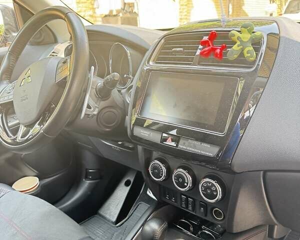 Чорний Міцубісі АСХ, об'ємом двигуна 2 л та пробігом 75 тис. км за 19000 $, фото 6 на Automoto.ua