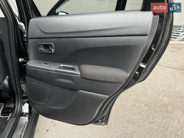 Чорний Міцубісі АСХ, об'ємом двигуна 2 л та пробігом 77 тис. км за 15999 $, фото 15 на Automoto.ua