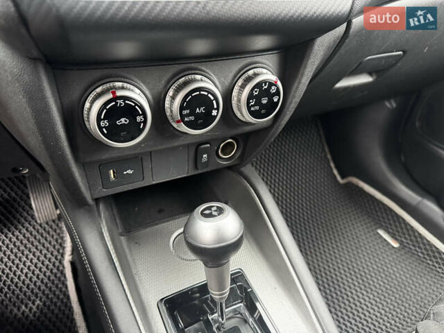 Чорний Міцубісі АСХ, об'ємом двигуна 2 л та пробігом 77 тис. км за 15999 $, фото 27 на Automoto.ua
