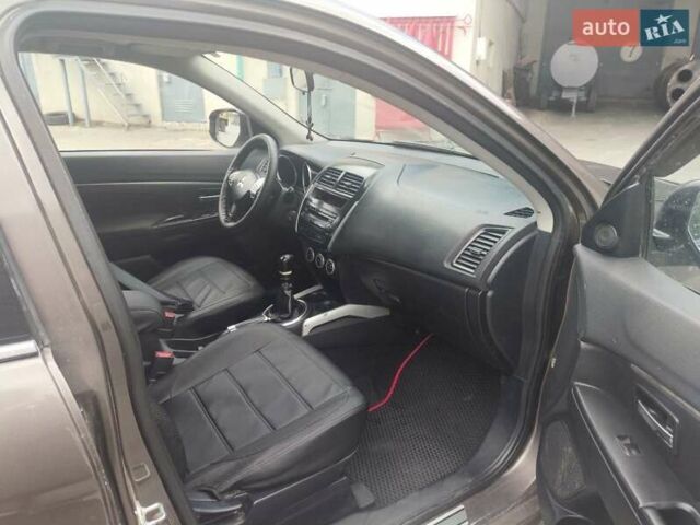 Коричневый Мицубиси АСХ, объемом двигателя 1.8 л и пробегом 300 тыс. км за 10500 $, фото 1 на Automoto.ua