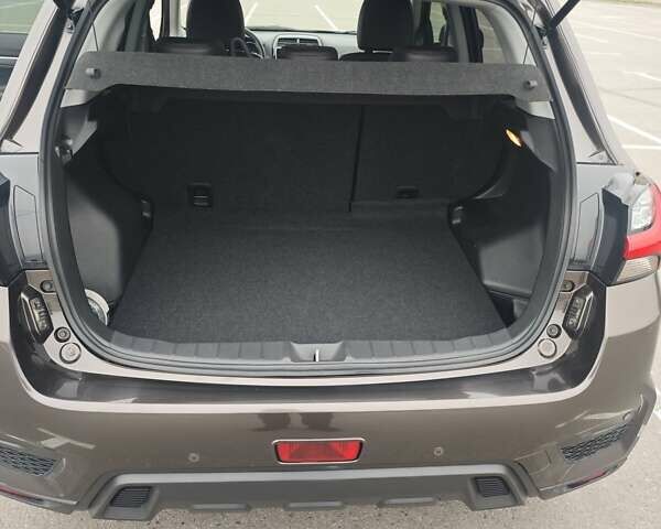 Коричневый Мицубиси АСХ, объемом двигателя 2 л и пробегом 40 тыс. км за 20000 $, фото 20 на Automoto.ua