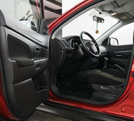 Красный Мицубиси АСХ, объемом двигателя 0 л и пробегом 35 тыс. км за 18000 $, фото 3 на Automoto.ua