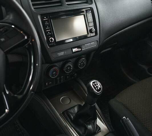 Красный Мицубиси АСХ, объемом двигателя 0 л и пробегом 35 тыс. км за 18000 $, фото 5 на Automoto.ua