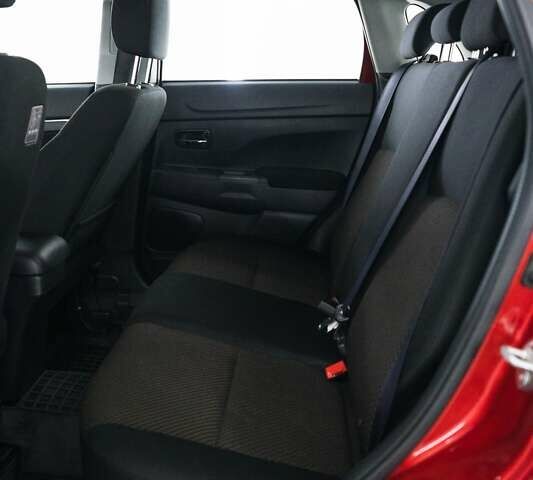 Красный Мицубиси АСХ, объемом двигателя 0 л и пробегом 35 тыс. км за 18000 $, фото 2 на Automoto.ua