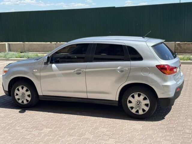 Серый Мицубиси АСХ, объемом двигателя 1.8 л и пробегом 200 тыс. км за 8500 $, фото 4 на Automoto.ua