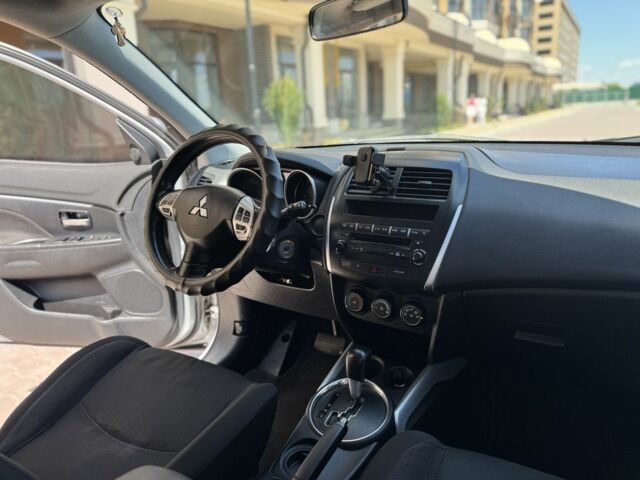 Серый Мицубиси АСХ, объемом двигателя 1.8 л и пробегом 200 тыс. км за 8500 $, фото 14 на Automoto.ua