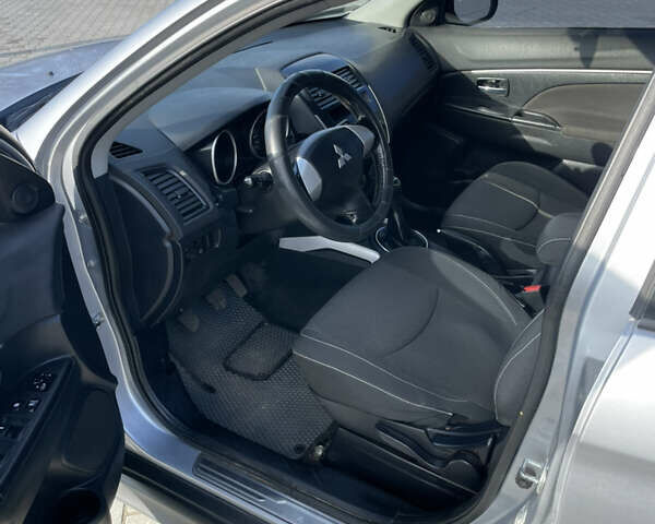 Серый Мицубиси АСХ, объемом двигателя 1.59 л и пробегом 169 тыс. км за 9500 $, фото 10 на Automoto.ua