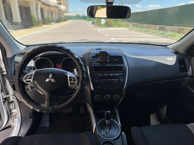 Серый Мицубиси АСХ, объемом двигателя 1.8 л и пробегом 200 тыс. км за 8500 $, фото 12 на Automoto.ua
