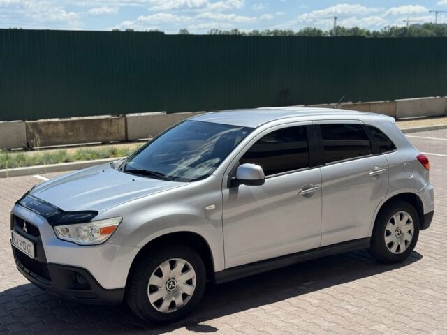 Серый Мицубиси АСХ, объемом двигателя 1.8 л и пробегом 200 тыс. км за 8500 $, фото 2 на Automoto.ua