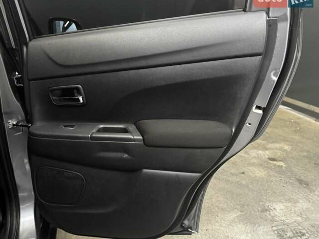 Серый Мицубиси АСХ, объемом двигателя 2 л и пробегом 261 тыс. км за 10000 $, фото 38 на Automoto.ua