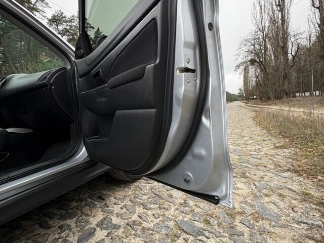 Сірий Міцубісі АСХ, об'ємом двигуна 1 л та пробігом 149 тис. км за 9700 $, фото 19 на Automoto.ua