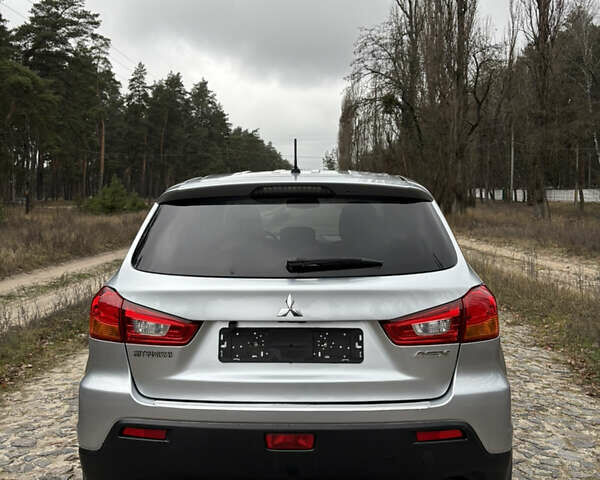 Серый Мицубиси АСХ, объемом двигателя 1.59 л и пробегом 149 тыс. км за 9200 $, фото 6 на Automoto.ua