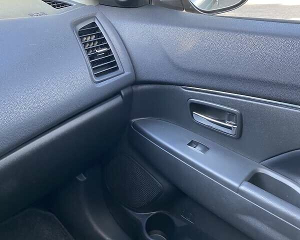 Серый Мицубиси АСХ, объемом двигателя 2.3 л и пробегом 215 тыс. км за 13600 $, фото 9 на Automoto.ua