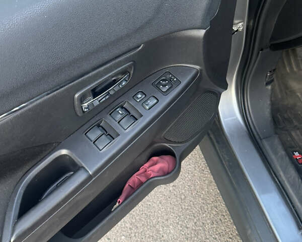 Серый Мицубиси АСХ, объемом двигателя 1.6 л и пробегом 271 тыс. км за 8200 $, фото 9 на Automoto.ua